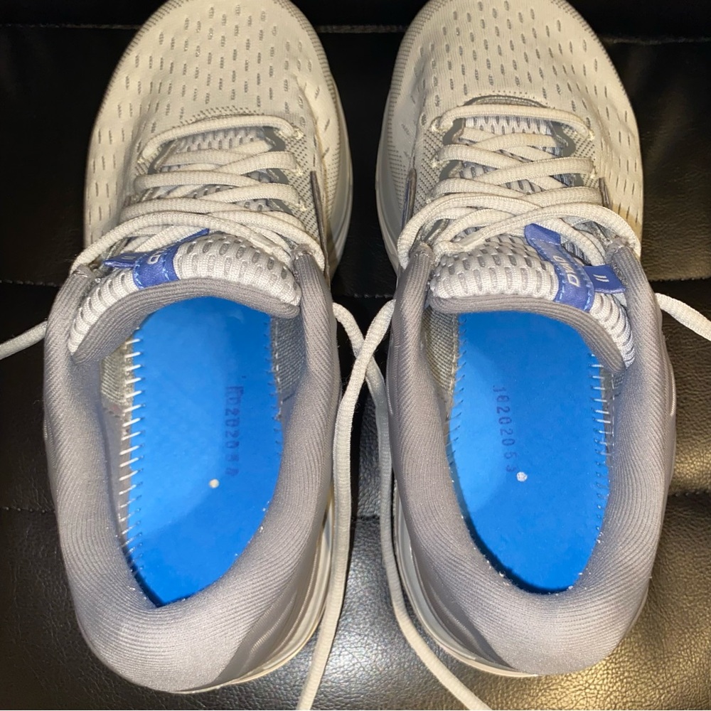Brooks Dyad 11 Walking Shoes - Picture 10 of 12